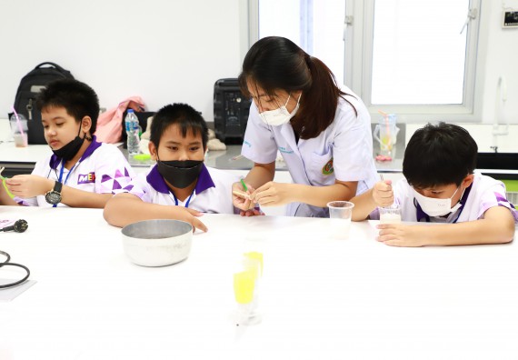 ภาพกิจกรรม  โรงเรียนอนุบาลกำแพงเพชร ร่วมกับคณะวิทยาศาสตร์และเทคโนโลยี จัดโครงการ Science Camp สำหรับนักเรียนห้องเรียนพิเศษ (MEP) ระดับชั้นประถมศึกษาปีที่ 1-6
