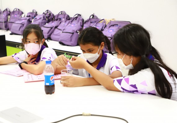 ภาพกิจกรรม  โรงเรียนอนุบาลกำแพงเพชร ร่วมกับคณะวิทยาศาสตร์และเทคโนโลยี จัดโครงการ Science Camp สำหรับนักเรียนห้องเรียนพิเศษ (MEP) ระดับชั้นประถมศึกษาปีที่ 1-6