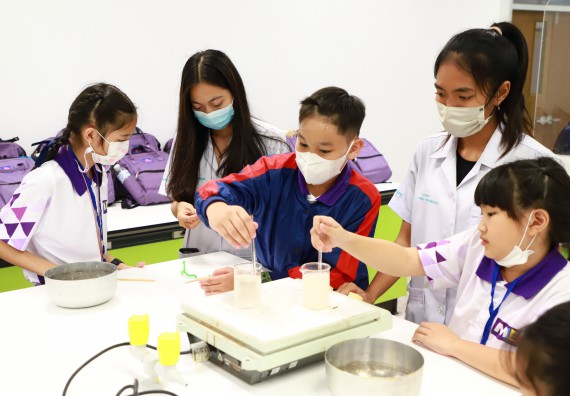 ภาพกิจกรรม  โรงเรียนอนุบาลกำแพงเพชร ร่วมกับคณะวิทยาศาสตร์และเทคโนโลยี จัดโครงการ Science Camp สำหรับนักเรียนห้องเรียนพิเศษ (MEP) ระดับชั้นประถมศึกษาปีที่ 1-6