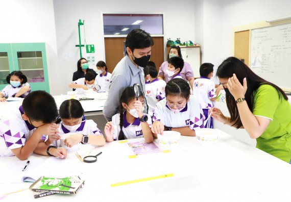 ภาพกิจกรรม  โรงเรียนอนุบาลกำแพงเพชร ร่วมกับคณะวิทยาศาสตร์และเทคโนโลยี จัดโครงการ Science Camp สำหรับนักเรียนห้องเรียนพิเศษ (MEP) ระดับชั้นประถมศึกษาปีที่ 1-6