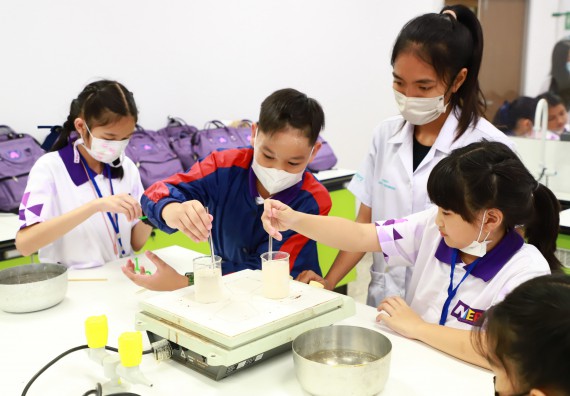 ภาพกิจกรรม  โรงเรียนอนุบาลกำแพงเพชร ร่วมกับคณะวิทยาศาสตร์และเทคโนโลยี จัดโครงการ Science Camp สำหรับนักเรียนห้องเรียนพิเศษ (MEP) ระดับชั้นประถมศึกษาปีที่ 1-6