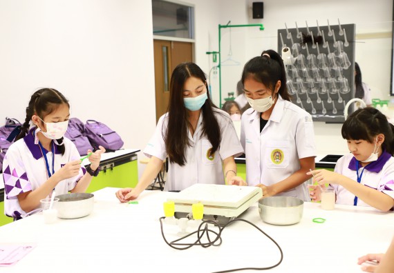 ภาพกิจกรรม  โรงเรียนอนุบาลกำแพงเพชร ร่วมกับคณะวิทยาศาสตร์และเทคโนโลยี จัดโครงการ Science Camp สำหรับนักเรียนห้องเรียนพิเศษ (MEP) ระดับชั้นประถมศึกษาปีที่ 1-6