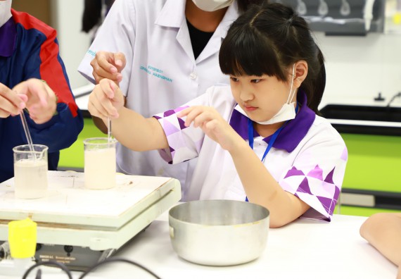 ภาพกิจกรรม  โรงเรียนอนุบาลกำแพงเพชร ร่วมกับคณะวิทยาศาสตร์และเทคโนโลยี จัดโครงการ Science Camp สำหรับนักเรียนห้องเรียนพิเศษ (MEP) ระดับชั้นประถมศึกษาปีที่ 1-6