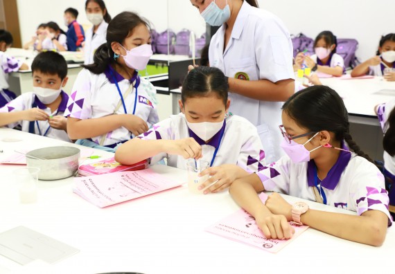 ภาพกิจกรรม  โรงเรียนอนุบาลกำแพงเพชร ร่วมกับคณะวิทยาศาสตร์และเทคโนโลยี จัดโครงการ Science Camp สำหรับนักเรียนห้องเรียนพิเศษ (MEP) ระดับชั้นประถมศึกษาปีที่ 1-6