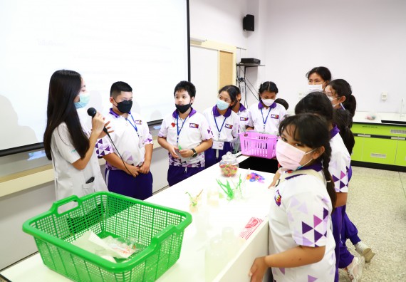 ภาพกิจกรรม  โรงเรียนอนุบาลกำแพงเพชร ร่วมกับคณะวิทยาศาสตร์และเทคโนโลยี จัดโครงการ Science Camp สำหรับนักเรียนห้องเรียนพิเศษ (MEP) ระดับชั้นประถมศึกษาปีที่ 1-6