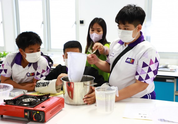 ภาพกิจกรรม  โรงเรียนอนุบาลกำแพงเพชร ร่วมกับคณะวิทยาศาสตร์และเทคโนโลยี จัดโครงการ Science Camp สำหรับนักเรียนห้องเรียนพิเศษ (MEP) ระดับชั้นประถมศึกษาปีที่ 1-6