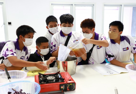 ภาพกิจกรรม  โรงเรียนอนุบาลกำแพงเพชร ร่วมกับคณะวิทยาศาสตร์และเทคโนโลยี จัดโครงการ Science Camp สำหรับนักเรียนห้องเรียนพิเศษ (MEP) ระดับชั้นประถมศึกษาปีที่ 1-6