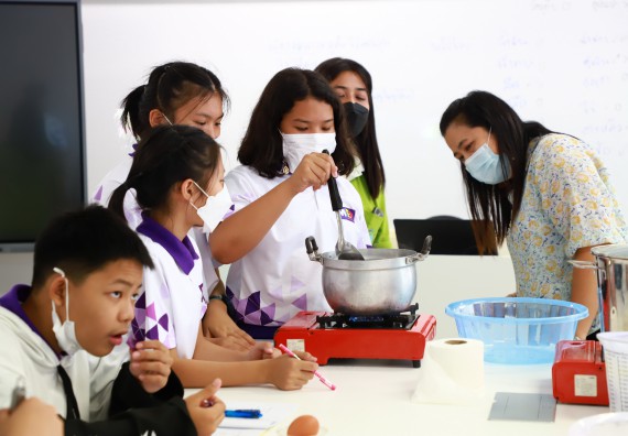 ภาพกิจกรรม  โรงเรียนอนุบาลกำแพงเพชร ร่วมกับคณะวิทยาศาสตร์และเทคโนโลยี จัดโครงการ Science Camp สำหรับนักเรียนห้องเรียนพิเศษ (MEP) ระดับชั้นประถมศึกษาปีที่ 1-6