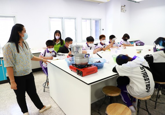 ภาพกิจกรรม  โรงเรียนอนุบาลกำแพงเพชร ร่วมกับคณะวิทยาศาสตร์และเทคโนโลยี จัดโครงการ Science Camp สำหรับนักเรียนห้องเรียนพิเศษ (MEP) ระดับชั้นประถมศึกษาปีที่ 1-6