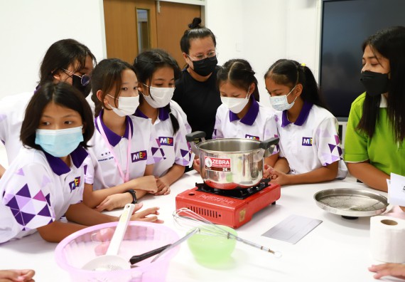 ภาพกิจกรรม  โรงเรียนอนุบาลกำแพงเพชร ร่วมกับคณะวิทยาศาสตร์และเทคโนโลยี จัดโครงการ Science Camp สำหรับนักเรียนห้องเรียนพิเศษ (MEP) ระดับชั้นประถมศึกษาปีที่ 1-6