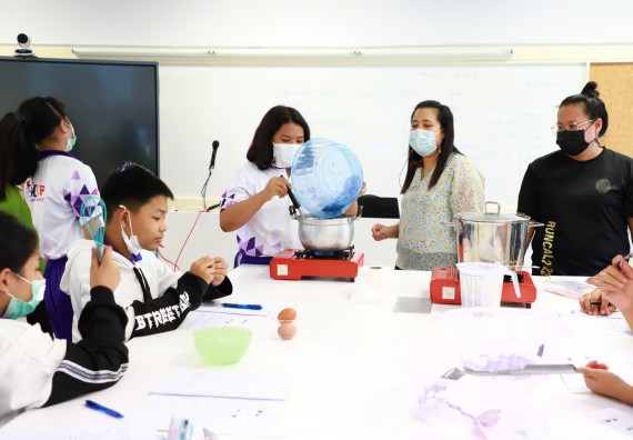 ภาพกิจกรรม  โรงเรียนอนุบาลกำแพงเพชร ร่วมกับคณะวิทยาศาสตร์และเทคโนโลยี จัดโครงการ Science Camp สำหรับนักเรียนห้องเรียนพิเศษ (MEP) ระดับชั้นประถมศึกษาปีที่ 1-6