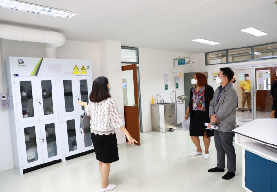 ภาพกิจกรรม คณะวิทยาศาสตร์และเทคโนโลยี มหาวิทยาลัยราชภัฏกำแพงเพชรรับการตรวจประเมินและรับรองห้องปฏิบัติการในรูปแบบ Peer evaluation