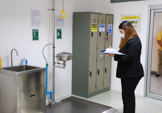 ภาพกิจกรรม คณะวิทยาศาสตร์และเทคโนโลยี มหาวิทยาลัยราชภัฏกำแพงเพชรรับการตรวจประเมินและรับรองห้องปฏิบัติการในรูปแบบ Peer evaluation