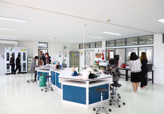 ภาพกิจกรรม คณะวิทยาศาสตร์และเทคโนโลยี มหาวิทยาลัยราชภัฏกำแพงเพชรรับการตรวจประเมินและรับรองห้องปฏิบัติการในรูปแบบ Peer evaluation