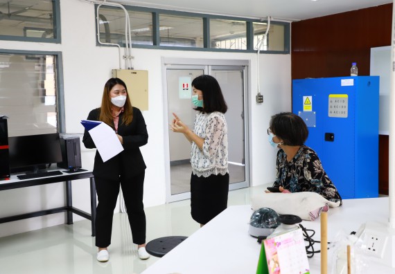 ภาพกิจกรรม คณะวิทยาศาสตร์และเทคโนโลยี มหาวิทยาลัยราชภัฏกำแพงเพชรรับการตรวจประเมินและรับรองห้องปฏิบัติการในรูปแบบ Peer evaluation