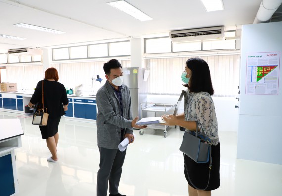 ภาพกิจกรรม คณะวิทยาศาสตร์และเทคโนโลยี มหาวิทยาลัยราชภัฏกำแพงเพชรรับการตรวจประเมินและรับรองห้องปฏิบัติการในรูปแบบ Peer evaluation