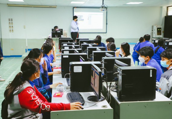 ภาพกิจกรรม  คณะวิทยาศาสตร์และเทคโนโลยี จัดกิจกรรมค่ายวิทยาศาสตร์สัญจร ปีการศึกษา 2565 ให้กับนักเรียนระดับชั้นมัธยมศึกษาตอนปลาย โรงเรียนไทรงามพิทยาคม