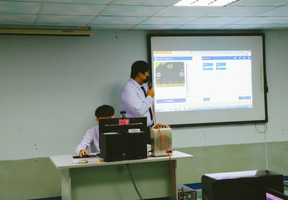 ภาพกิจกรรม  คณะวิทยาศาสตร์และเทคโนโลยี จัดกิจกรรมค่ายวิทยาศาสตร์สัญจร ปีการศึกษา 2565 ให้กับนักเรียนระดับชั้นมัธยมศึกษาตอนปลาย โรงเรียนไทรงามพิทยาคม