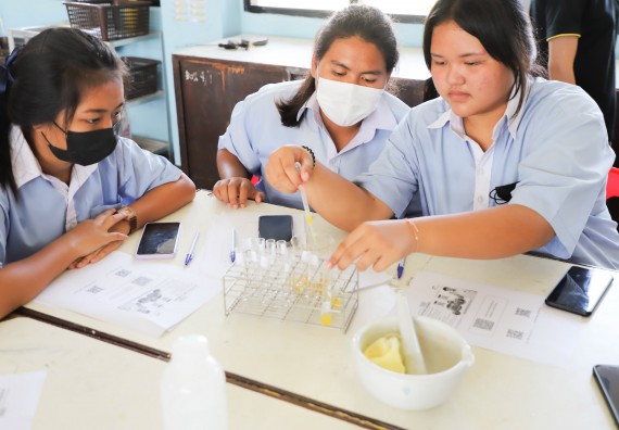 ภาพกิจกรรม  คณะวิทยาศาสตร์และเทคโนโลยี จัดกิจกรรมค่ายวิทยาศาสตร์สัญจร ปีการศึกษา 2565 ให้กับนักเรียนระดับชั้นมัธยมศึกษาตอนปลาย โรงเรียนวังไทรวิทยาคม