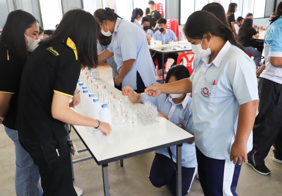 ภาพกิจกรรม  คณะวิทยาศาสตร์และเทคโนโลยี จัดกิจกรรมค่ายวิทยาศาสตร์สัญจร ปีการศึกษา 2565 ให้กับนักเรียนระดับชั้นมัธยมศึกษาตอนปลาย โรงเรียนวังไทรวิทยาคม