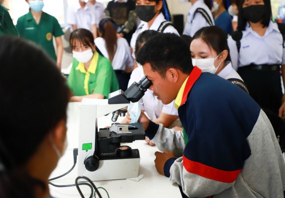 ภาพกิจกรรม  คณะวิทยาศาสตร์และเทคโนโลยี จัดกิจกรรมค่ายวิทยาศาสตร์สัญจร ปีการศึกษา 2565 ให้กับนักเรียนระดับชั้นมัธยมศึกษาตอนปลาย โรงเรียนคลองลานพัฒนาจินดาศักดิ์
