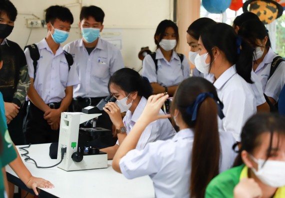 ภาพกิจกรรม  คณะวิทยาศาสตร์และเทคโนโลยี จัดกิจกรรมค่ายวิทยาศาสตร์สัญจร ปีการศึกษา 2565 ให้กับนักเรียนระดับชั้นมัธยมศึกษาตอนปลาย โรงเรียนคลองลานพัฒนาจินดาศักดิ์