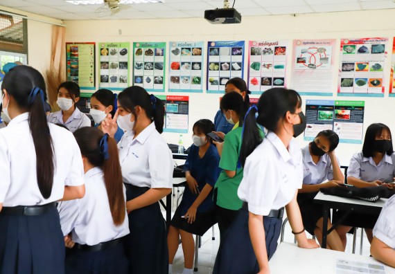 ภาพกิจกรรม  คณะวิทยาศาสตร์และเทคโนโลยี จัดกิจกรรมค่ายวิทยาศาสตร์สัญจร ปีการศึกษา 2565 ให้กับนักเรียนระดับชั้นมัธยมศึกษาตอนปลาย โรงเรียนคลองลานพัฒนาจินดาศักดิ์