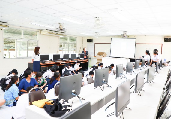 ภาพกิจกรรม  คณะวิทยาศาสตร์และเทคโนโลยี จัดกิจกรรมค่ายวิทยาศาสตร์สัญจร ปีการศึกษา 2565 ให้กับนักเรียนระดับชั้นมัธยมศึกษาตอนปลาย โรงเรียนคลองลานพัฒนาจินดาศักดิ์