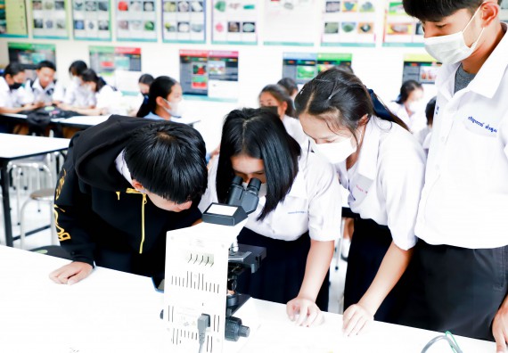 ภาพกิจกรรม  คณะวิทยาศาสตร์และเทคโนโลยี จัดกิจกรรมค่ายวิทยาศาสตร์สัญจร ปีการศึกษา 2565 ให้กับนักเรียนระดับชั้นมัธยมศึกษาตอนปลาย โรงเรียนคลองลานพัฒนาจินดาศักดิ์