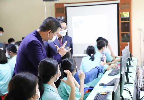 ภาพกิจกรรม  คณะวิทยาศาสตร์และเทคโนโลยี จัดกิจกรรมค่ายวิทยาศาสตร์สัญจร ปีการศึกษา 2565  โรงเรียนลานกระบือวิทยา