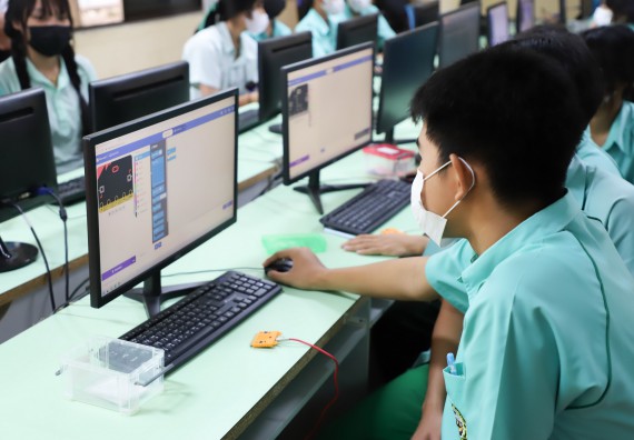 ภาพกิจกรรม  คณะวิทยาศาสตร์และเทคโนโลยี จัดกิจกรรมค่ายวิทยาศาสตร์สัญจร ปีการศึกษา 2565  โรงเรียนลานกระบือวิทยา