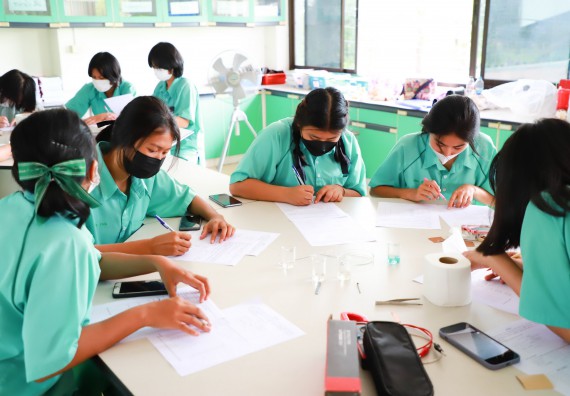 ภาพกิจกรรม  คณะวิทยาศาสตร์และเทคโนโลยี จัดกิจกรรมค่ายวิทยาศาสตร์สัญจร ปีการศึกษา 2565  โรงเรียนลานกระบือวิทยา