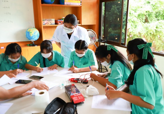 ภาพกิจกรรม  คณะวิทยาศาสตร์และเทคโนโลยี จัดกิจกรรมค่ายวิทยาศาสตร์สัญจร ปีการศึกษา 2565  โรงเรียนลานกระบือวิทยา