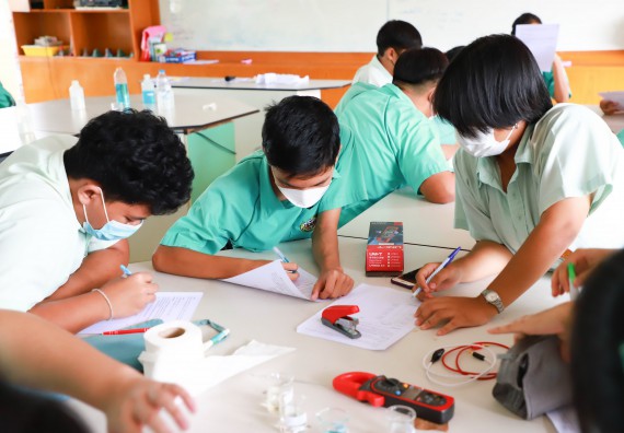 ภาพกิจกรรม  คณะวิทยาศาสตร์และเทคโนโลยี จัดกิจกรรมค่ายวิทยาศาสตร์สัญจร ปีการศึกษา 2565  โรงเรียนลานกระบือวิทยา