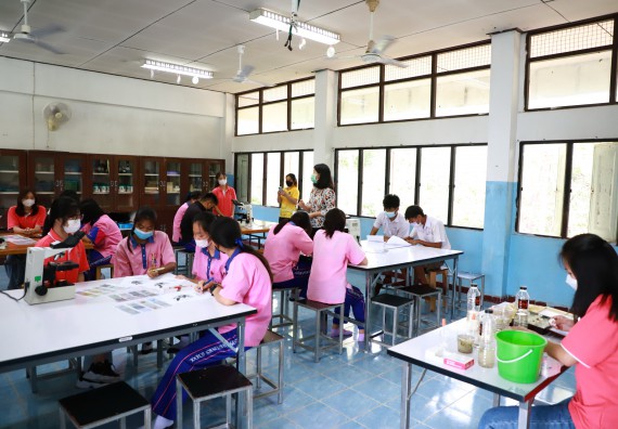 ภาพกิจกรรม   คณะวิทยาศาสตร์และเทคโนโลยี จัดกิจกรรมค่ายวิทยาศาสตร์สัญจร ปีการศึกษา 2565  โรงเรียนวังตะเคียนประชานุสรณ์