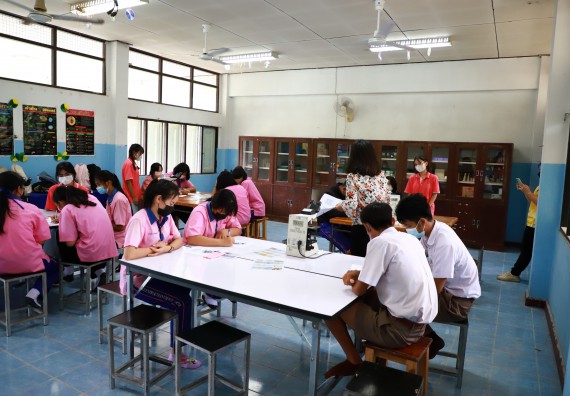 ภาพกิจกรรม   คณะวิทยาศาสตร์และเทคโนโลยี จัดกิจกรรมค่ายวิทยาศาสตร์สัญจร ปีการศึกษา 2565  โรงเรียนวังตะเคียนประชานุสรณ์