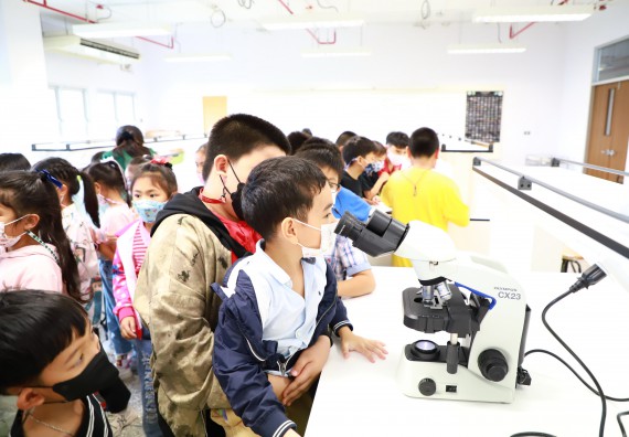 ภาพกิจกรรม โครงการฝึกทักษะเพื่อพัฒนาอัจฉริยะภาพวิทยาศาสตร์ กิจกรรมค่ายวิทยาศาสตร์รุ่นจิ๋ว ห้องเรียนพิเศษคณิตศาสตร์ และวิทยาศาสตร์ (MSP)