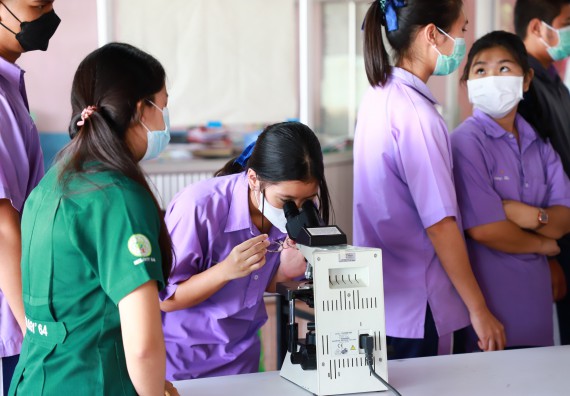 ภาพกิจกรรม  คณะวิทยาศาสตร์และเทคโนโลยี จัดกิจกรรมค่ายวิทยาศาสตร์สัญจร ปีการศึกษา 2565 โรงเรียนขาณุวิทยา