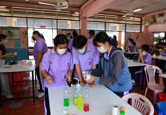 ภาพกิจกรรม  คณะวิทยาศาสตร์และเทคโนโลยี จัดกิจกรรมค่ายวิทยาศาสตร์สัญจร ปีการศึกษา 2565 โรงเรียนขาณุวิทยา