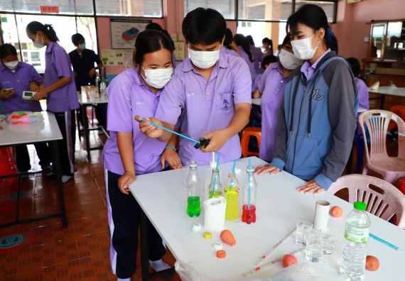 ภาพกิจกรรม  คณะวิทยาศาสตร์และเทคโนโลยี จัดกิจกรรมค่ายวิทยาศาสตร์สัญจร ปีการศึกษา 2565 โรงเรียนขาณุวิทยา