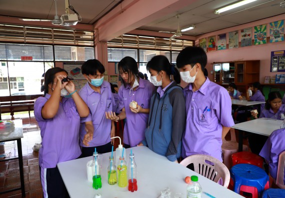 ภาพกิจกรรม  คณะวิทยาศาสตร์และเทคโนโลยี จัดกิจกรรมค่ายวิทยาศาสตร์สัญจร ปีการศึกษา 2565 โรงเรียนขาณุวิทยา