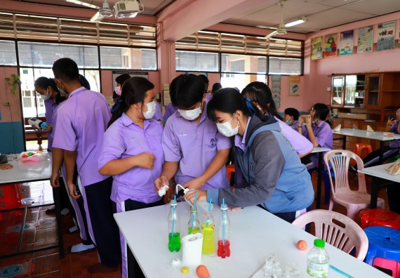 ภาพกิจกรรม  คณะวิทยาศาสตร์และเทคโนโลยี จัดกิจกรรมค่ายวิทยาศาสตร์สัญจร ปีการศึกษา 2565 โรงเรียนขาณุวิทยา