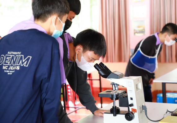 ภาพกิจกรรม  คณะวิทยาศาสตร์และเทคโนโลยี จัดกิจกรรมค่ายวิทยาศาสตร์สัญจร ปีการศึกษา 2565 โรงเรียนขาณุวิทยา