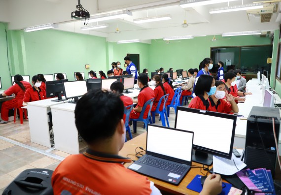 ภาพกิจกรรม   คณะวิทยาศาสตร์และเทคโนโลยี จัดกิจกรรมค่ายวิทยาศาสตร์สัญจร ปีการศึกษา 2565 ให้กับนักเรียนระดับชั้นมัธยมศึกษาตอนปลาย โรงเรียนพรานกระต่ายพิทยาคม