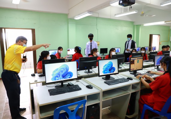 ภาพกิจกรรม   คณะวิทยาศาสตร์และเทคโนโลยี จัดกิจกรรมค่ายวิทยาศาสตร์สัญจร ปีการศึกษา 2565 ให้กับนักเรียนระดับชั้นมัธยมศึกษาตอนปลาย โรงเรียนพรานกระต่ายพิทยาคม