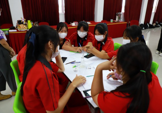 ภาพกิจกรรม   คณะวิทยาศาสตร์และเทคโนโลยี จัดกิจกรรมค่ายวิทยาศาสตร์สัญจร ปีการศึกษา 2565 ให้กับนักเรียนระดับชั้นมัธยมศึกษาตอนปลาย โรงเรียนพรานกระต่ายพิทยาคม