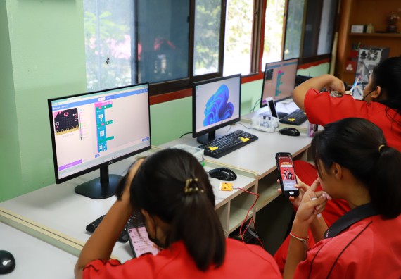 ภาพกิจกรรม   คณะวิทยาศาสตร์และเทคโนโลยี จัดกิจกรรมค่ายวิทยาศาสตร์สัญจร ปีการศึกษา 2565 ให้กับนักเรียนระดับชั้นมัธยมศึกษาตอนปลาย โรงเรียนพรานกระต่ายพิทยาคม