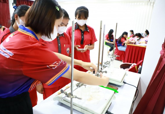 ภาพกิจกรรม   คณะวิทยาศาสตร์และเทคโนโลยี จัดกิจกรรมค่ายวิทยาศาสตร์สัญจร ปีการศึกษา 2565 ให้กับนักเรียนระดับชั้นมัธยมศึกษาตอนปลาย โรงเรียนพรานกระต่ายพิทยาคม