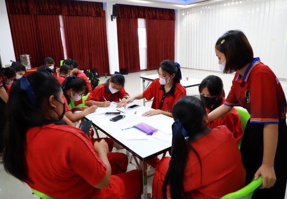 ภาพกิจกรรม   คณะวิทยาศาสตร์และเทคโนโลยี จัดกิจกรรมค่ายวิทยาศาสตร์สัญจร ปีการศึกษา 2565 ให้กับนักเรียนระดับชั้นมัธยมศึกษาตอนปลาย โรงเรียนพรานกระต่ายพิทยาคม