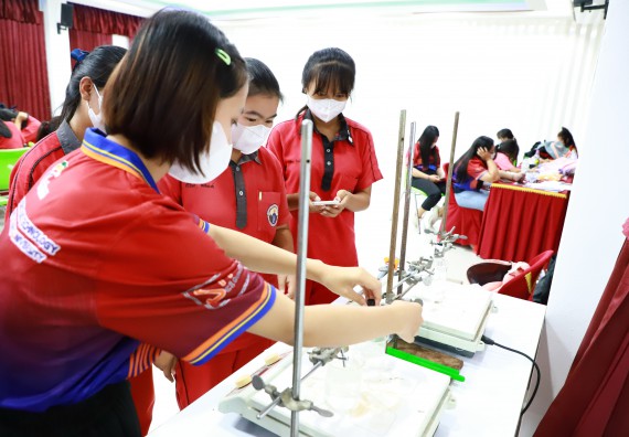 ภาพกิจกรรม   คณะวิทยาศาสตร์และเทคโนโลยี จัดกิจกรรมค่ายวิทยาศาสตร์สัญจร ปีการศึกษา 2565 ให้กับนักเรียนระดับชั้นมัธยมศึกษาตอนปลาย โรงเรียนพรานกระต่ายพิทยาคม